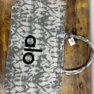 ALO Yoga Gray Tote Bag Stylish and Versatile